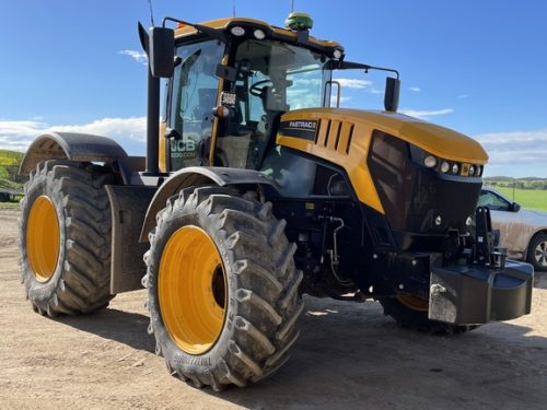 JCB 8330 Fastrac 2023