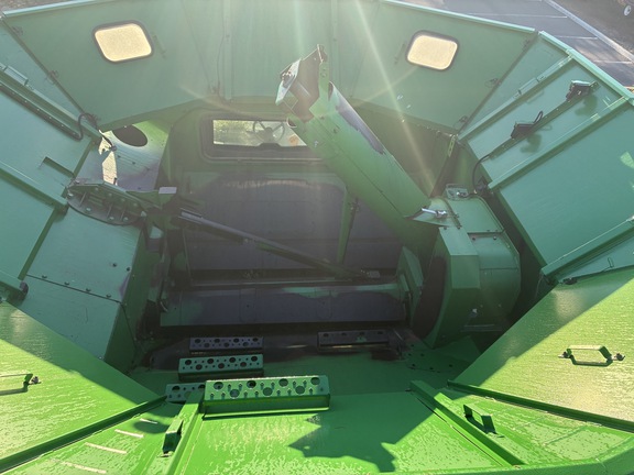 John Deere S680 2012 image 13