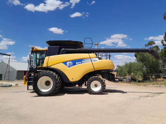 New Holland CR9070 with 83C 40FT MD 2010 image 5