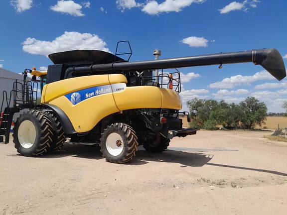 New Holland CR9070 with 83C 40FT MD 2010 image 4