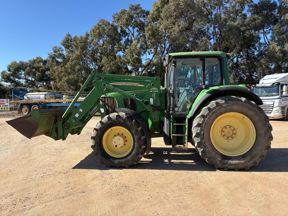 John Deere 6920 2001 image 2